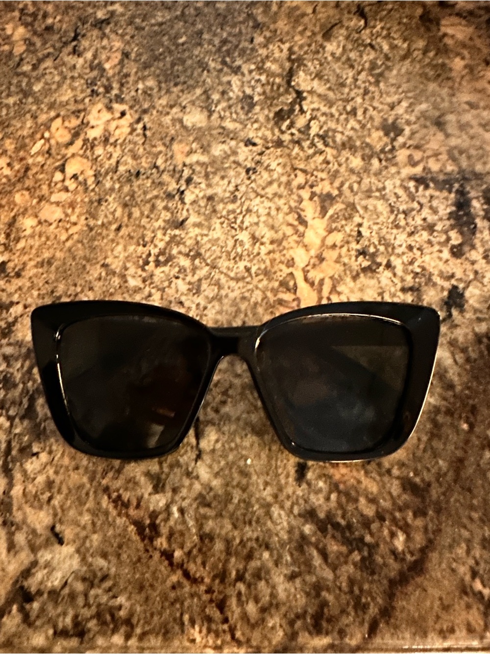 Classic Black Cat-Eye Sunglasses - Women's Fashion Accessory